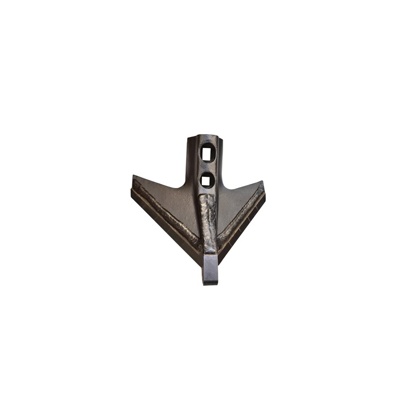 Aileron triangulaire carbure et rechargement adaptable pour déchaumeur Howard