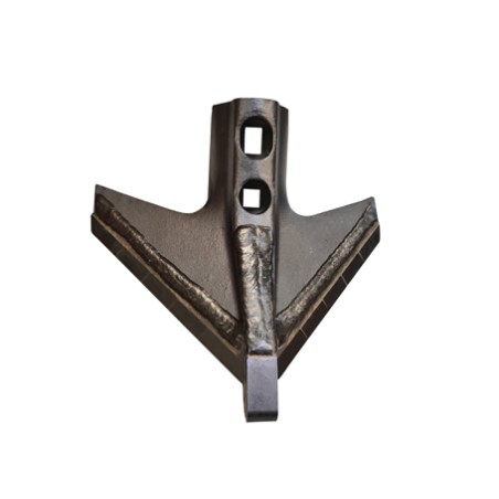 Aileron triangulaire carbure et rechargement adaptable pour déchaumeur Howard